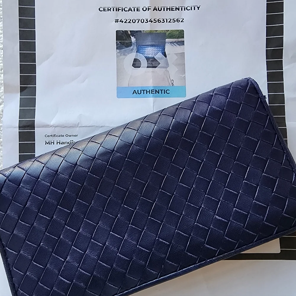 Bottega Veneta Leather Wallet in Deep Blue - Authencity Cert - Picture 12 of 13